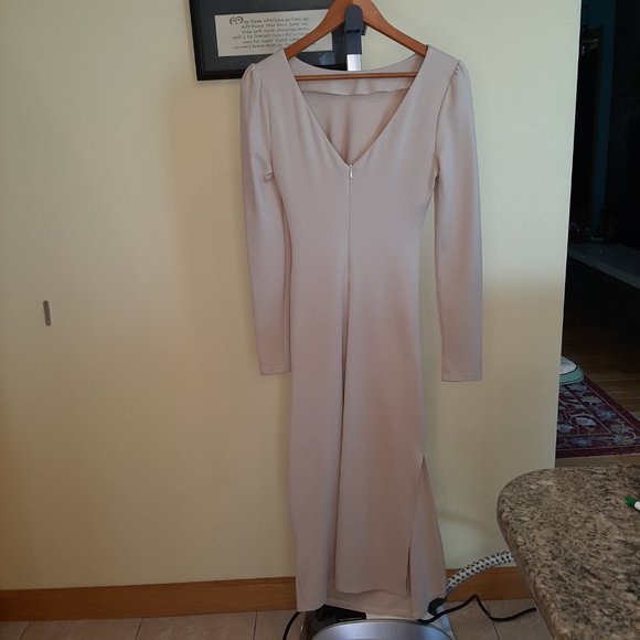 NWOT!!! Elegant Warm Vanilla Cream DAZY Bodycon Ruched Midi Dress - Picture 4 of 8